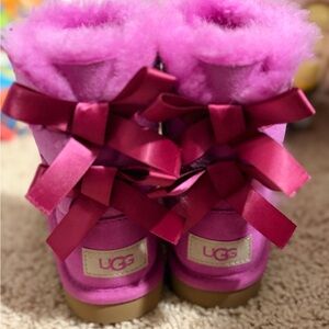 UGG toddler Boots Sz 8 in Fuschia with Bows
